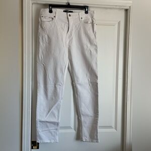 Men’s Hollister White Taper Epic Flex Size 32 x 32 Distressed Denim Jeans